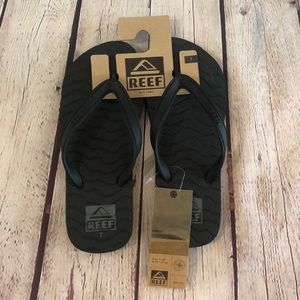 NWT Reef chipper men’s sandals